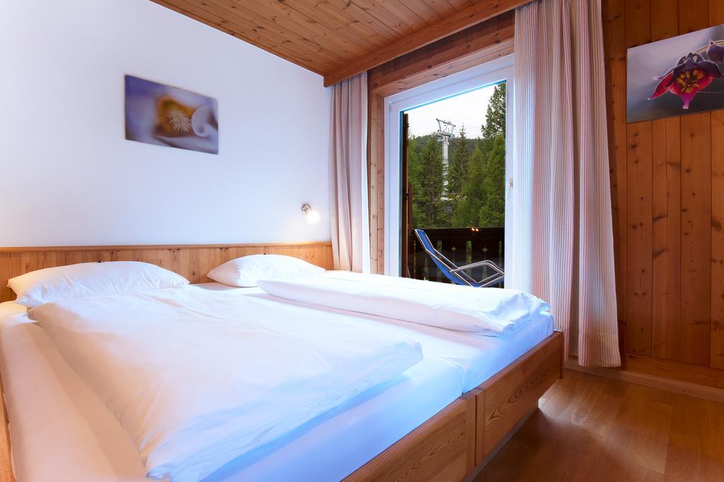 Ostaria La Fontana Hotel Corvara In Badia Exterior photo